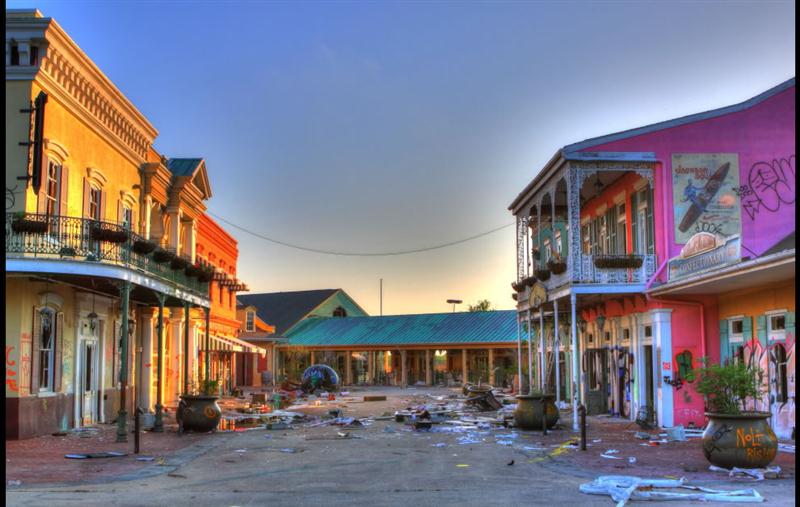 2011-Main-Entrance-of-abandoned-Six-Flags-New-Orleans.jpg