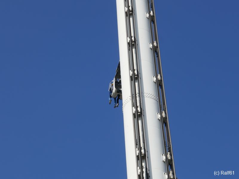 Hol 24-03-18 Free Fall Tower 04.jpg