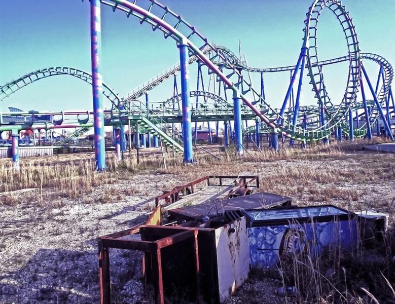 Katrina-Killed-the-Coaster-at-Abandoned-Six-Flags-amusement-park-in-New-Orleans.jpg