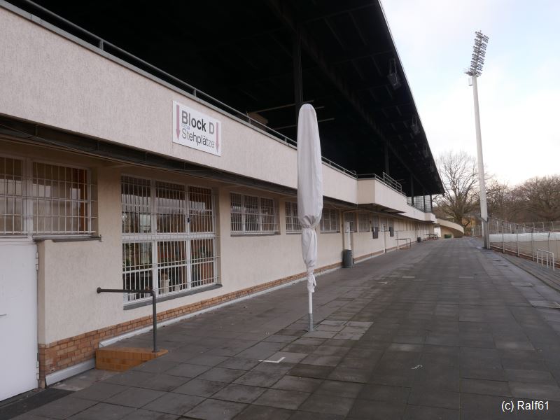 Mom Stadion 08.jpg