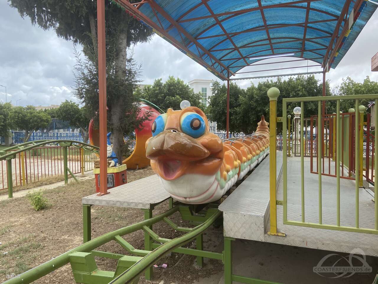 Fruit Worm Coaster im Park Spring Land Impressionen
