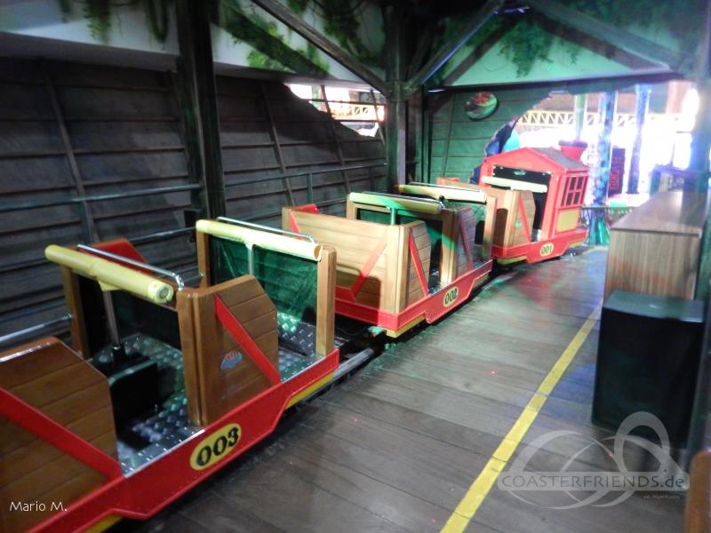 Forest Train im Park Adventureland Impressionen
