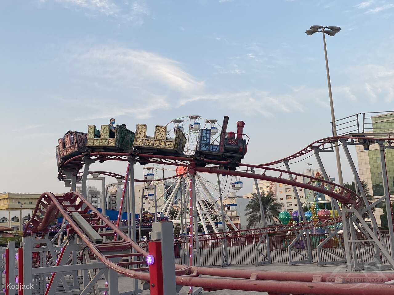 Roller Coaster Train im Park Rashidiya Park Impressionen
