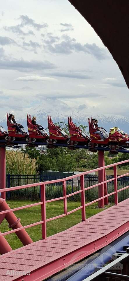 Zor's Coaster im Park Yerevan Park Impressionen