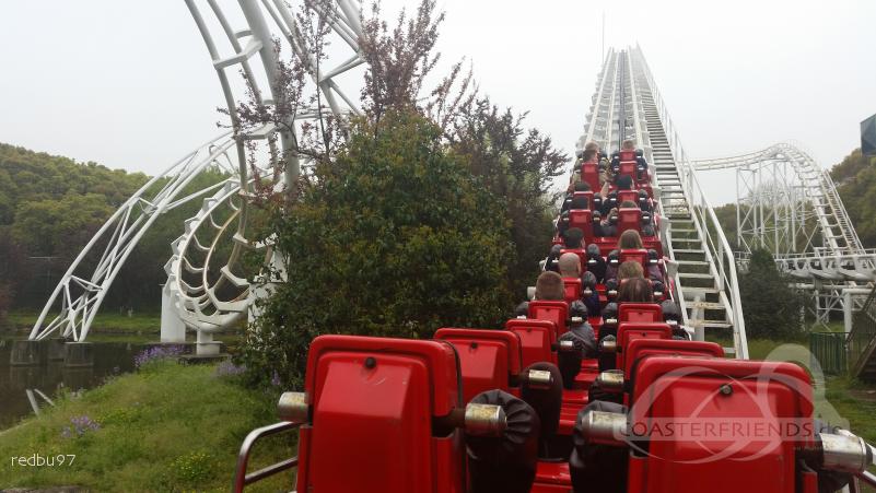 Roller Coaster im Park Gongqing Forest Park Impressionen