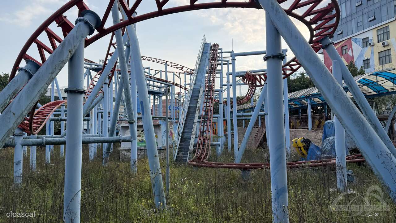 Stunning Roller Coaster im Park Shengming Universal City Impressionen