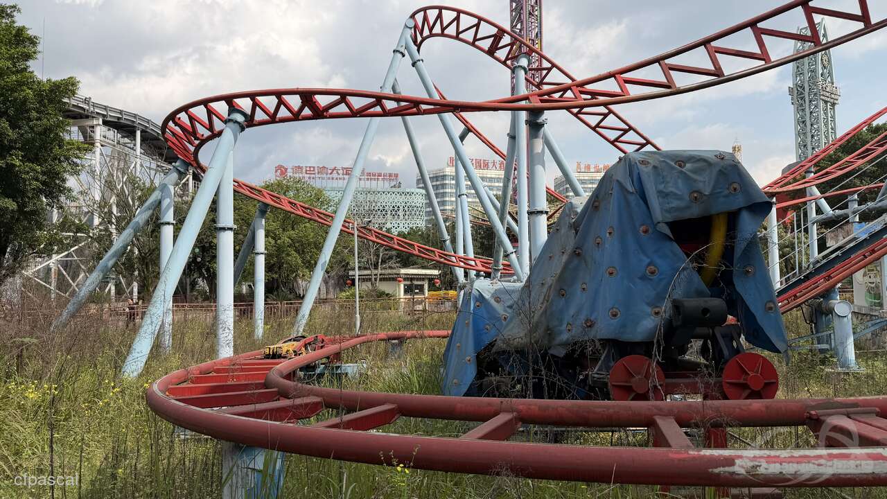 Stunning Roller Coaster im Park Shengming Universal City Impressionen