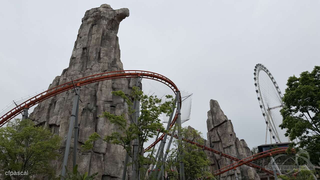 Osprey Mine Train im Park Chongqing Sunac Land Impressionen