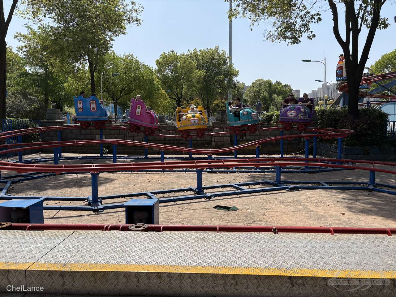 Mini Roller Coaster im Park Nanhu Dream Land Impressionen