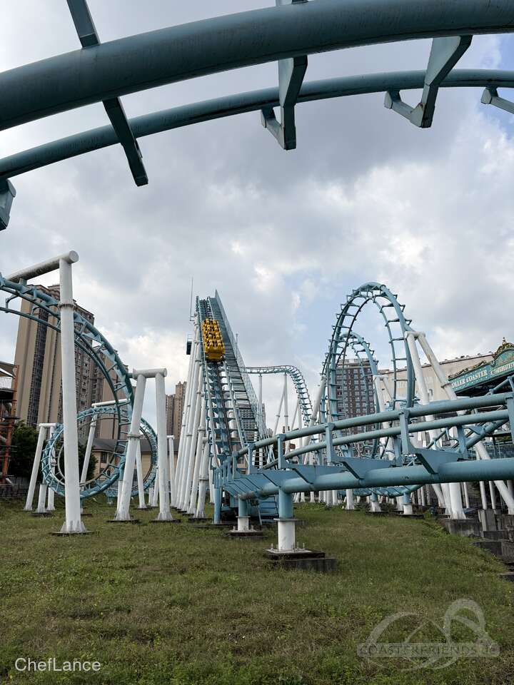 Sky Roller Coaster im Park Shengming Universal City Impressionen