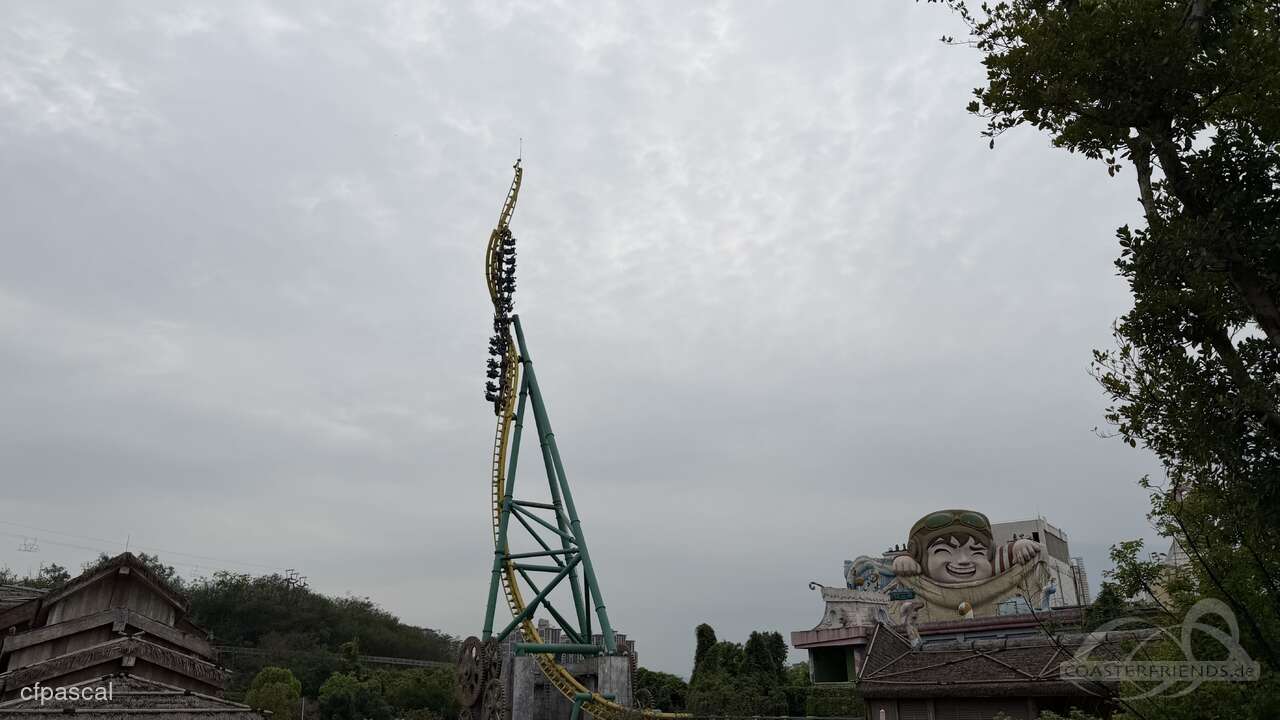Legendary Twin Dragon im Park Chongqing Sunac Land Impressionen