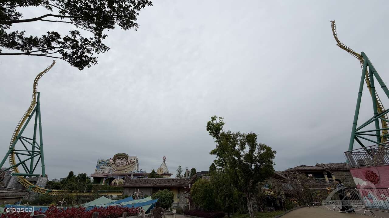 Legendary Twin Dragon im Park Chongqing Sunac Land Impressionen