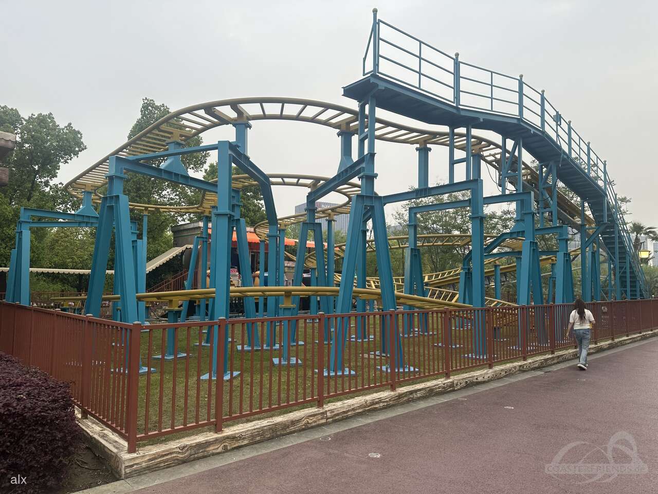 Twist Coaster im Park Suzhou Amusement Land Forest World Impressionen