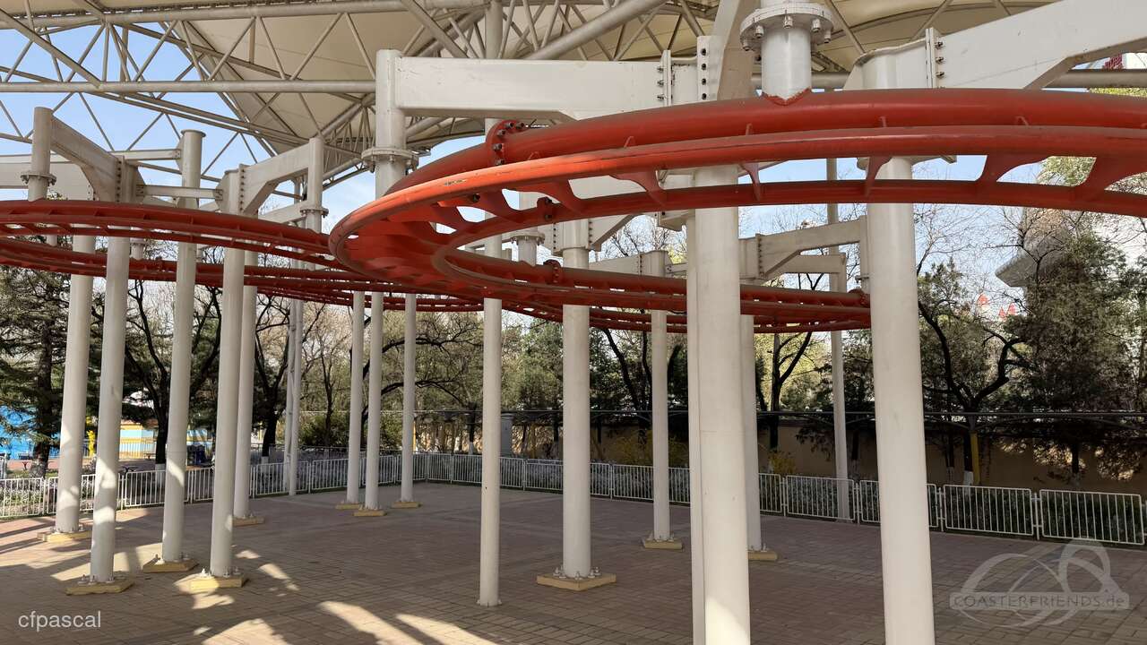 Family Roller Coaster im Park Beijing Shijingshan Amusement Park Impressionen