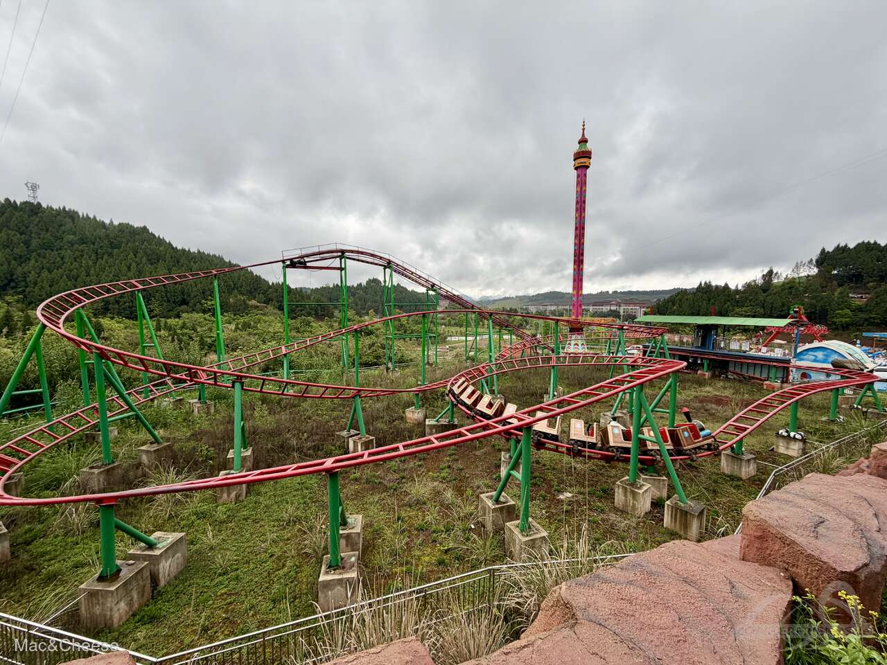 Family Roller Coaster im Park Suining Happy World Impressionen