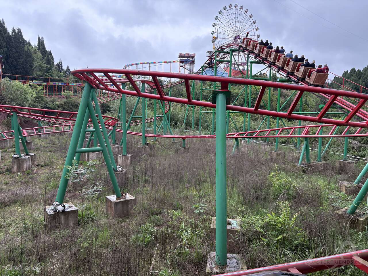 Family Roller Coaster im Park Suining Happy World Impressionen