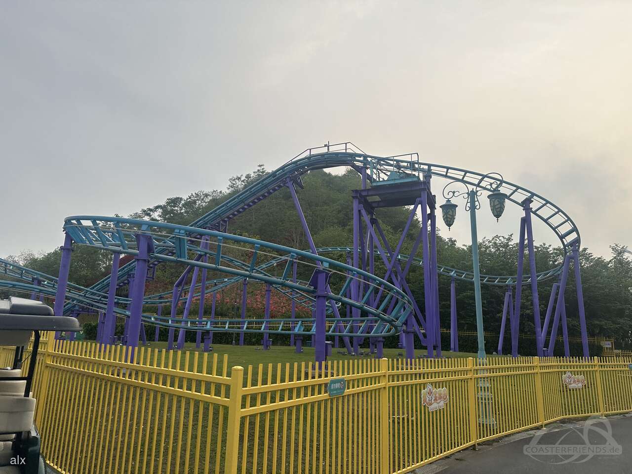 Roller Coaster im Park Suzhou Amusement Land Forest World Impressionen