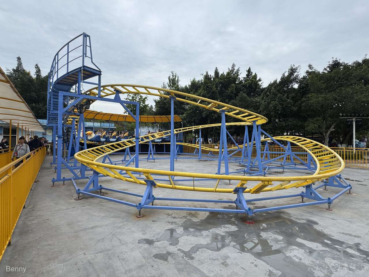 Toucan Roller Coaster im Park Loca Joy Holiday Theme Park Impressionen