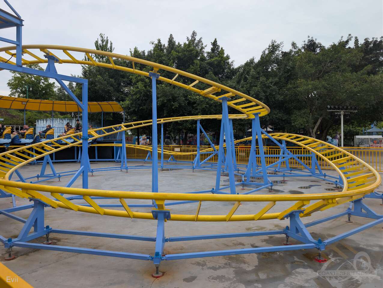 Toucan Roller Coaster im Park Loca Joy Holiday Theme Park Impressionen