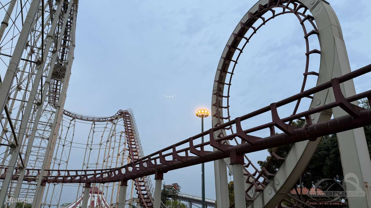 Cobra Roller Coaster im Park Floraland Continent Park Impressionen