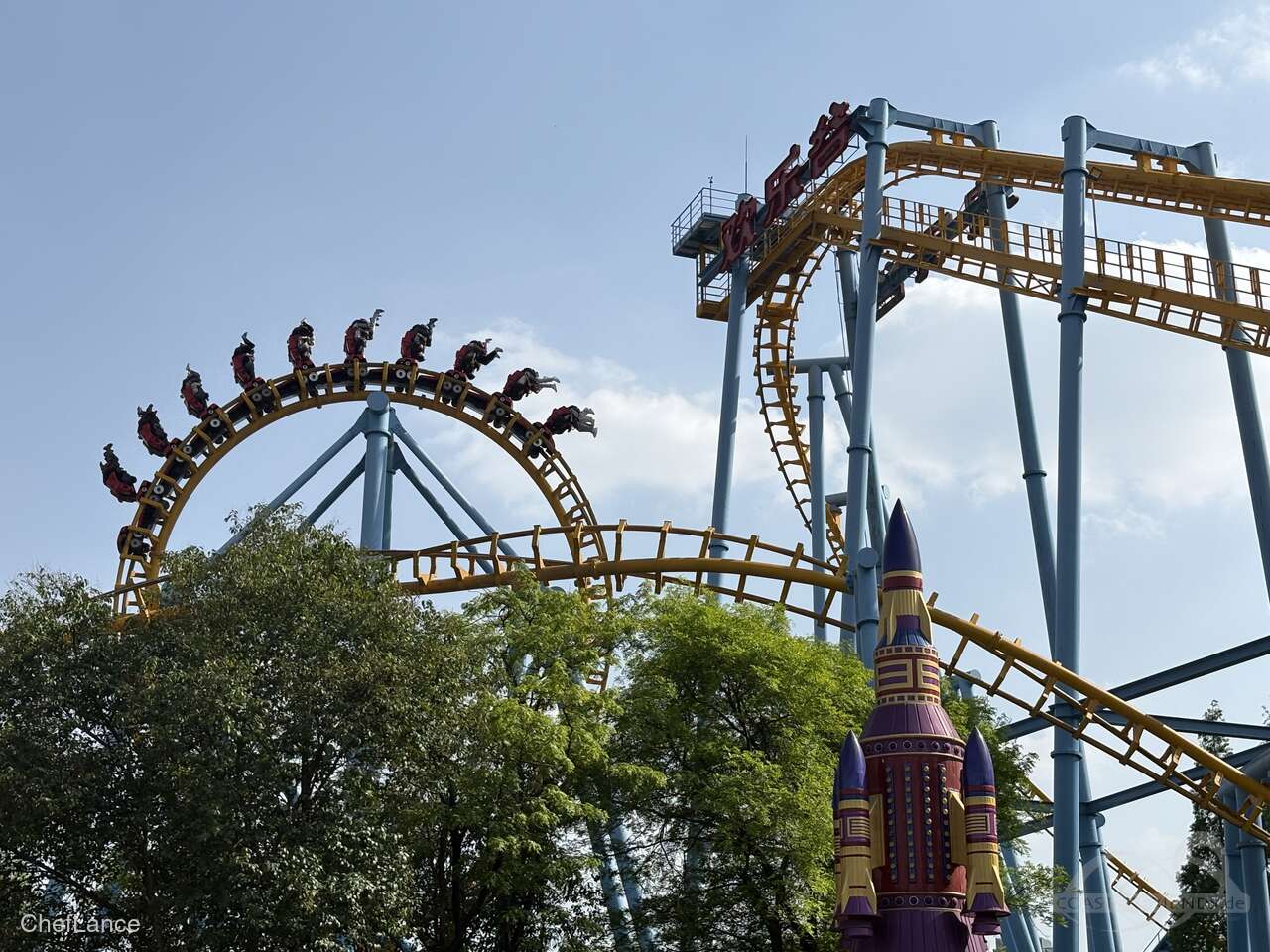 Dragon in Clouds im Park Happy Valley Chengdu Impressionen