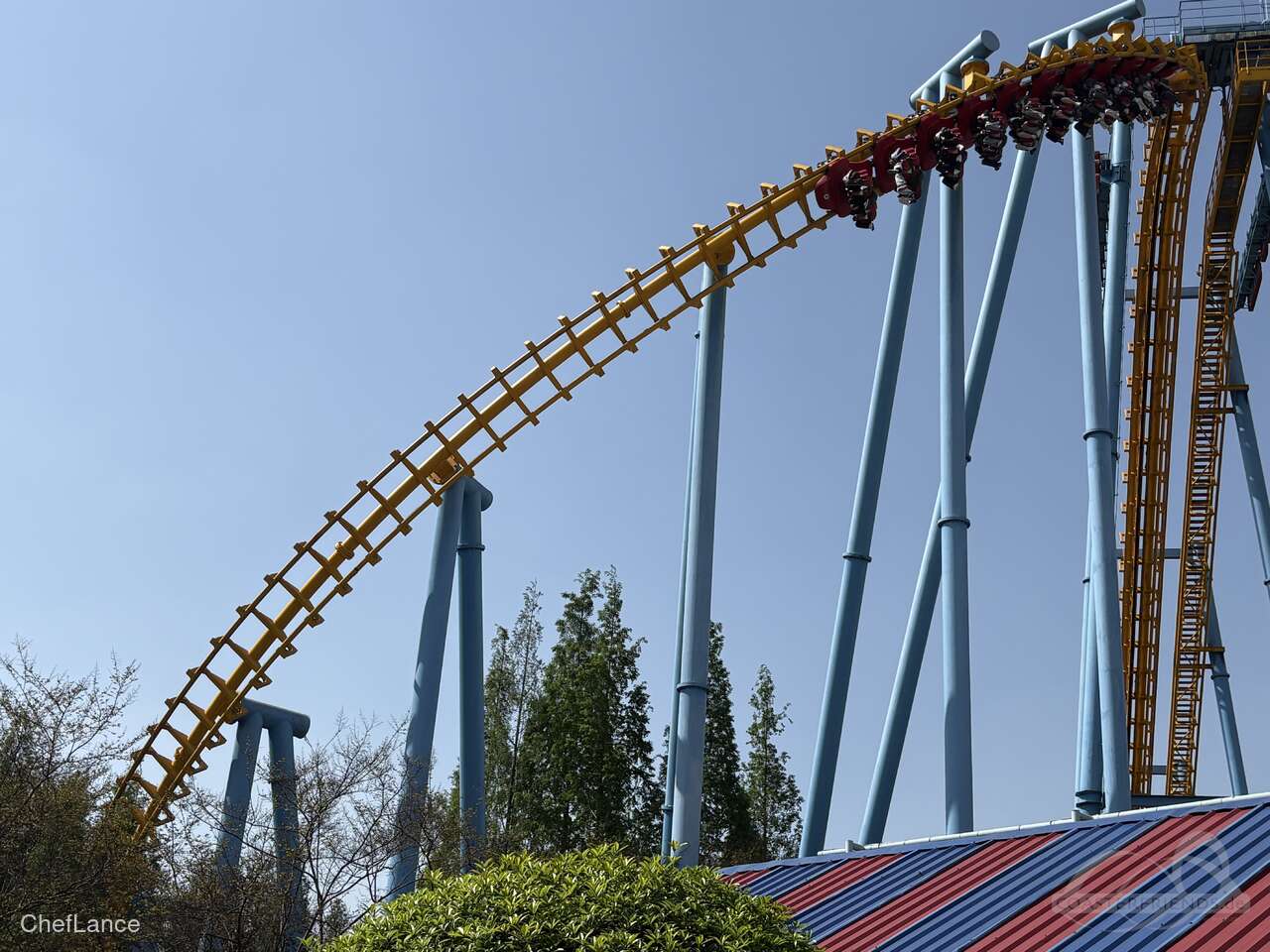 Dragon in Clouds im Park Happy Valley Chengdu Impressionen