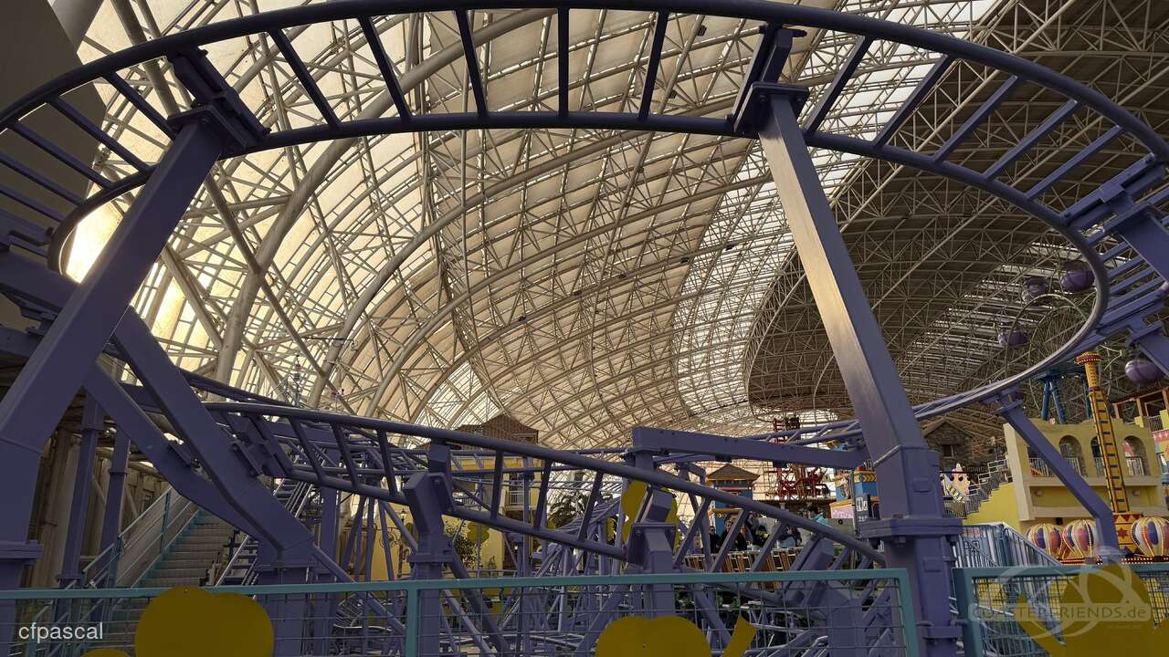 Mini Roller Coaster im Park Happy Valley Impressionen