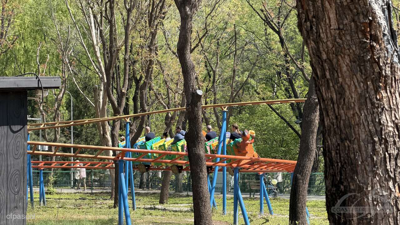 Rainbow Children Coaster im Park Sun Park Impressionen