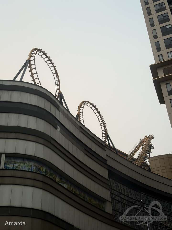 Boomerang Hyper Coaster im Park Trans Studio Cibubur Impressionen