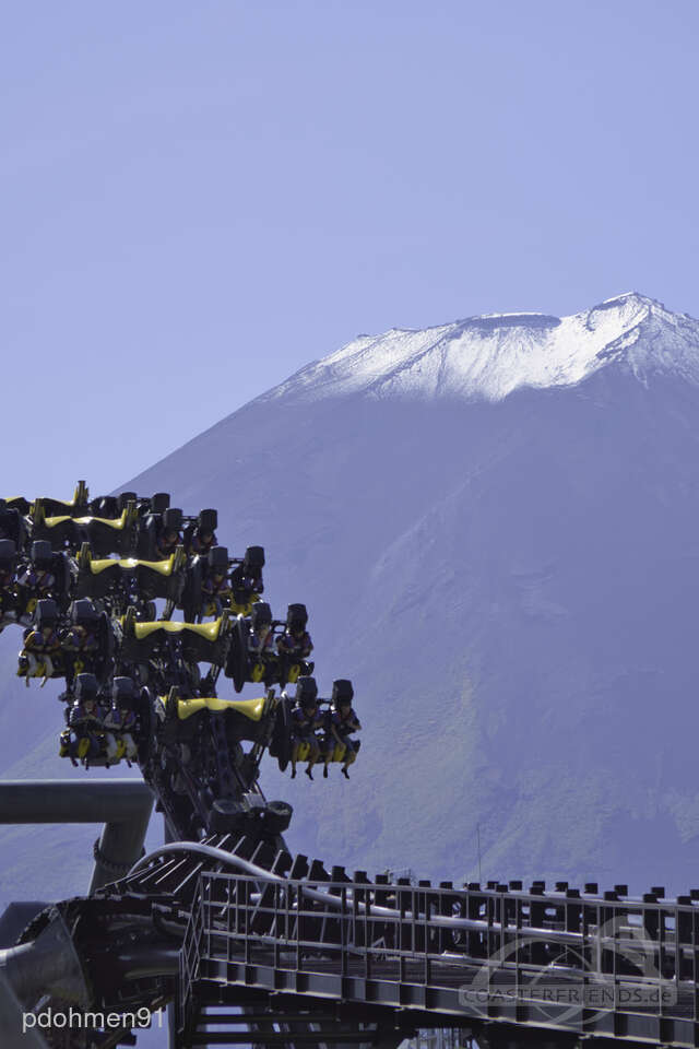 Eejanaika im Park Fuji-Q Highland Impressionen