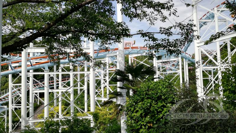 Jet Coaster im Park Nagoya Higashiyama Zoo Impressionen