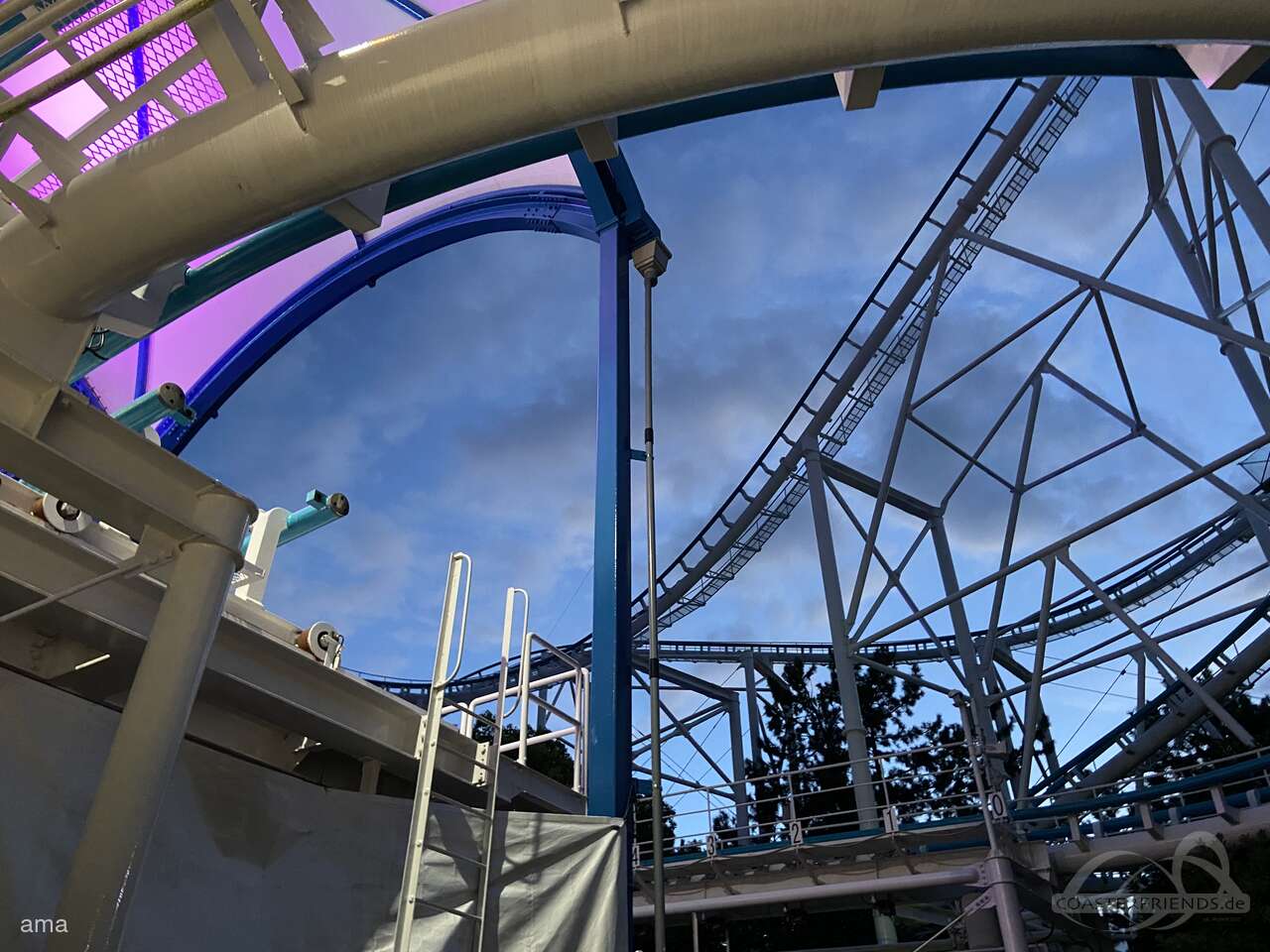 Surf Coaster Leviathan im Park Sea Paradise Impressionen