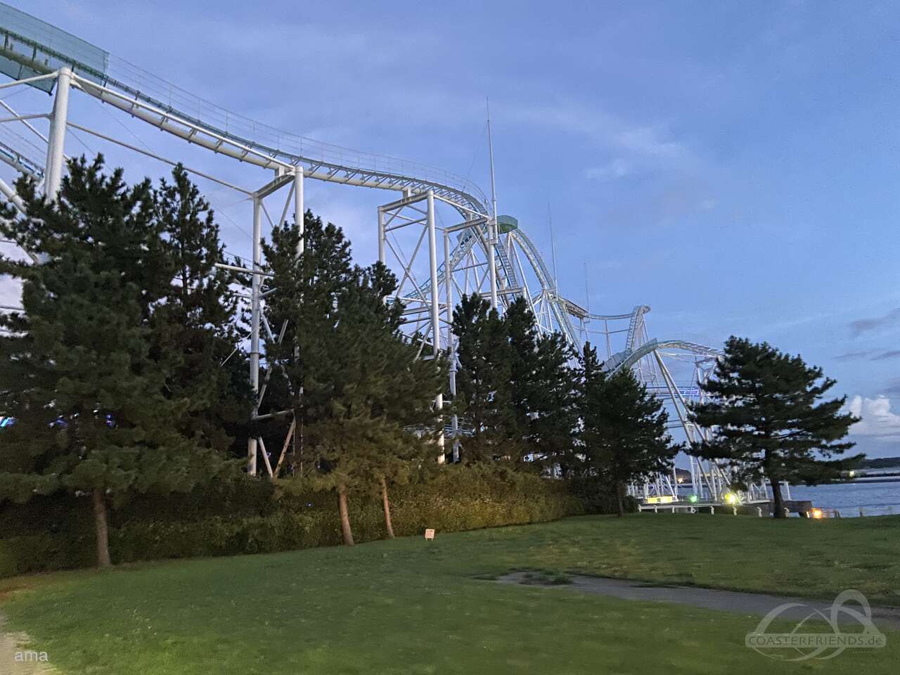 Surf Coaster Leviathan im Park Sea Paradise Impressionen