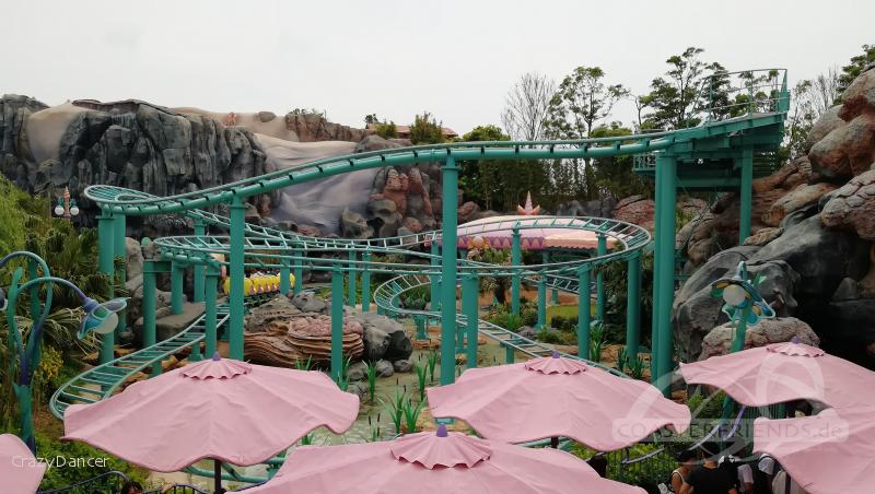 Flounder's Flying Fish Coaster im Park Tokyo DisneySea Impressionen