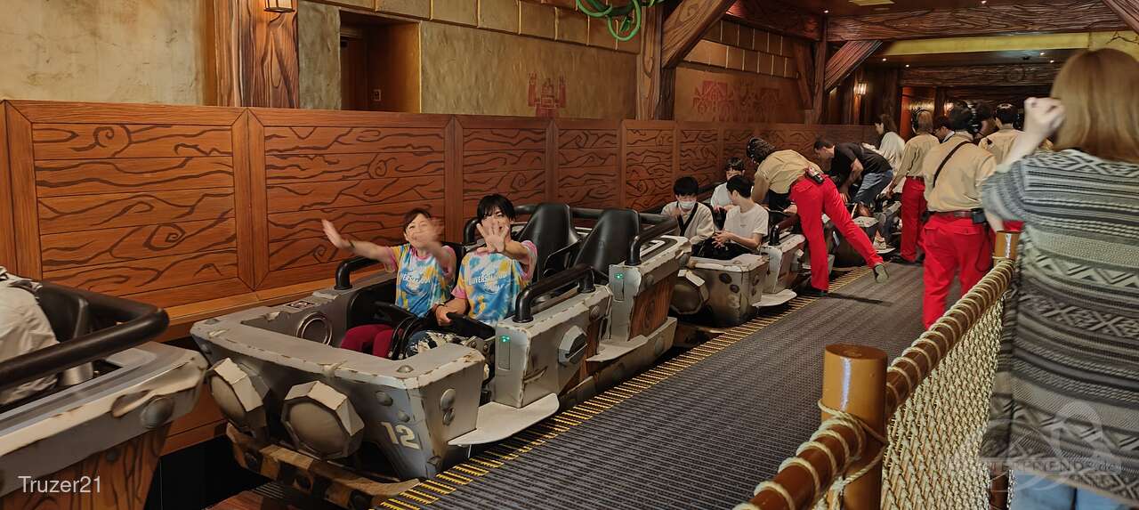 Mine Cart Madness im Park Universal Studios Japan Impressionen