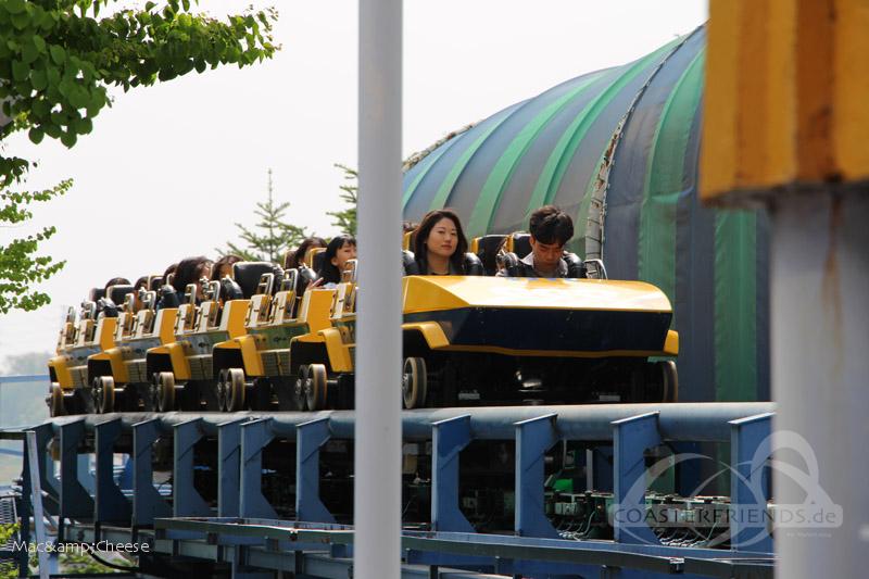 Columbia Double Loop Coaster im Park Seoul Land Impressionen