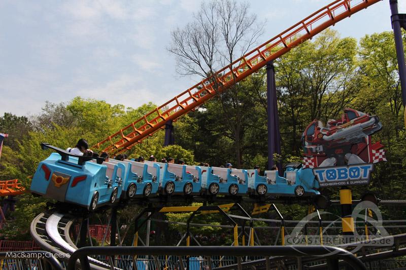 Tobot Train (Rudolph 2 Loop Coaster) im Park Seoul Land Impressionen