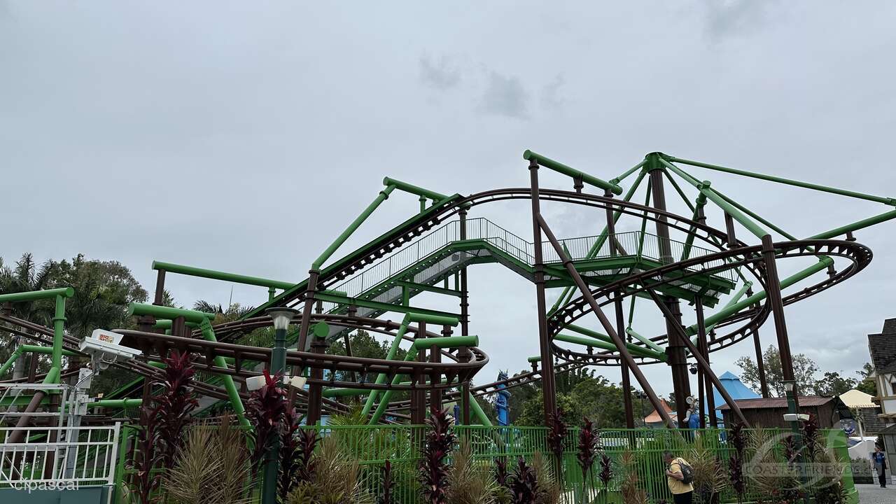 Kenny's Forest Flyer im Park Dreamworld Impressionen