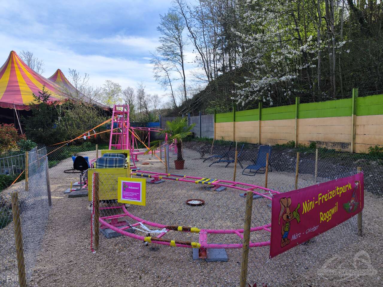 Goldmine Achterbahn im Park Bellis Mini-Freizeitpark Impressionen