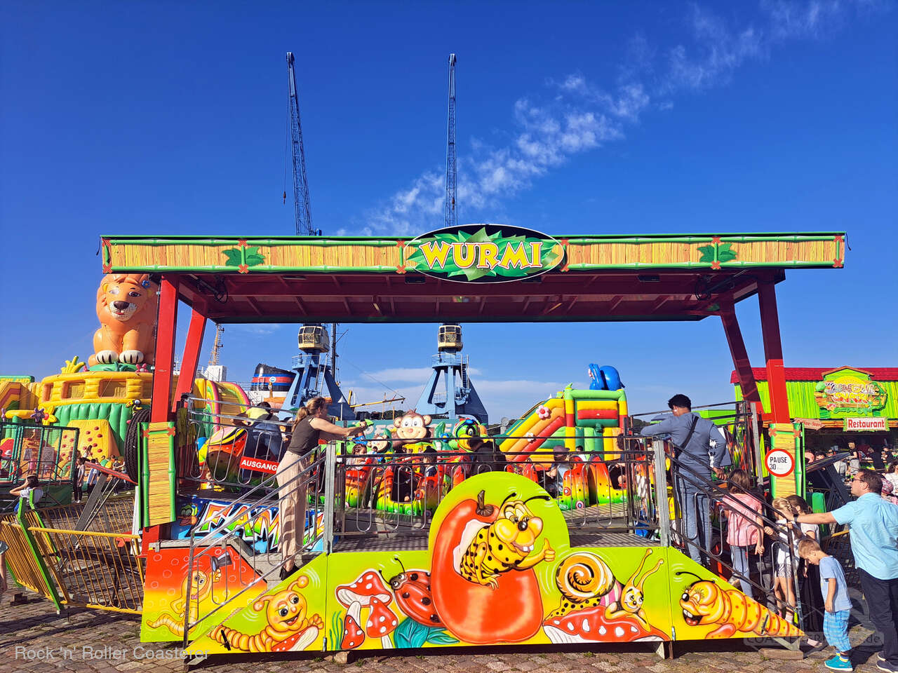 Wurmi die Raupenbahn im Park Hüpfburgenland Maus Impressionen
