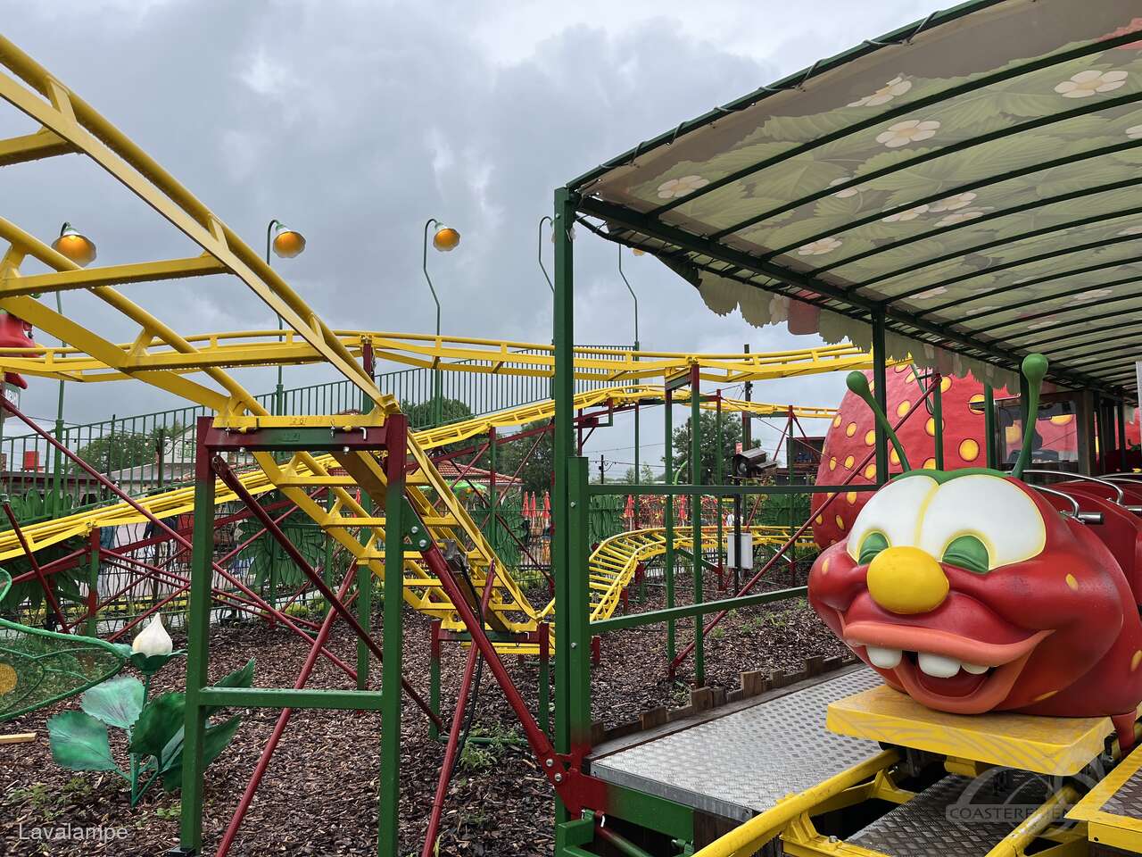 Erdbeer Raupenbahn im Park Karls Erlebnis-Dorf Loxstedt Impressionen