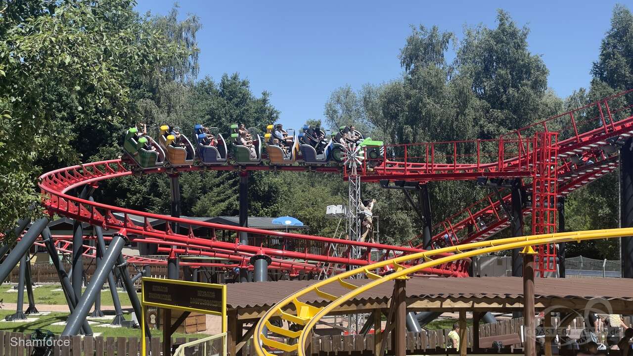 Achterbahn im Park Rasti-Land Impressionen