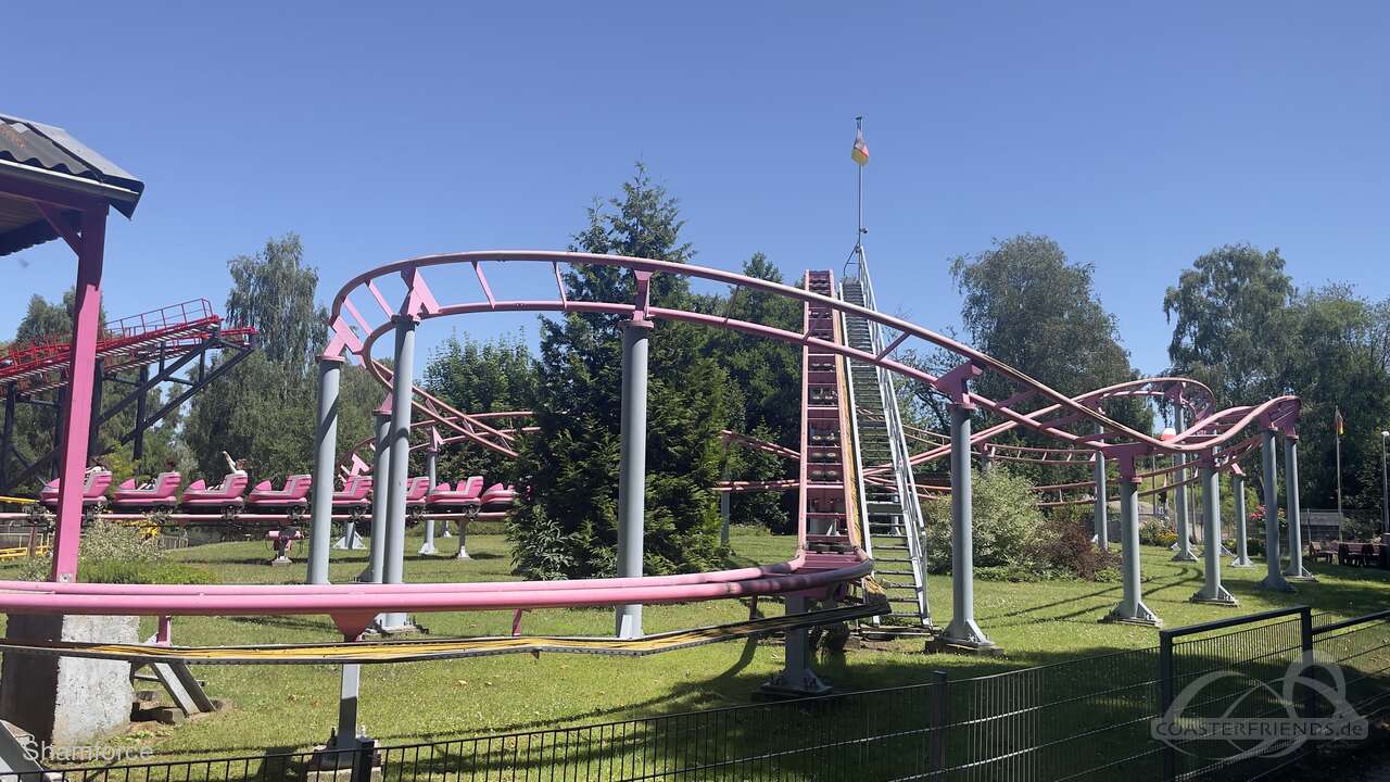 Achterbahn im Park Rasti-Land Impressionen