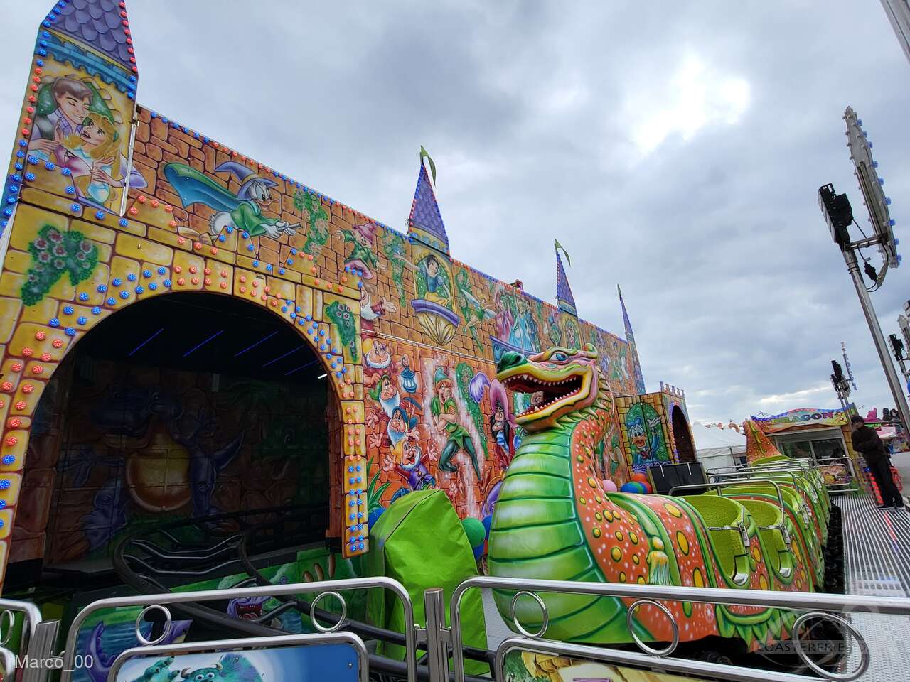 Dragon im Park Atracciones de Feria Cuenca Impressionen