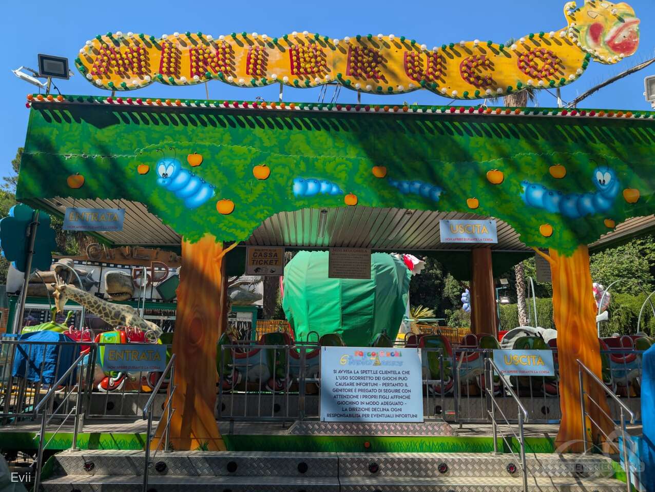 Minibruco im Park Parco Giochi Giardino Inglese Impressionen