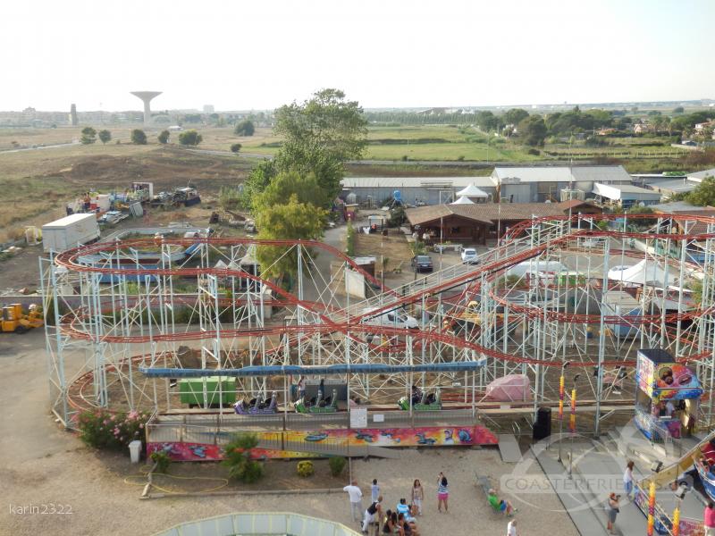 Roller Coaster im Park Fantasiland Impressionen