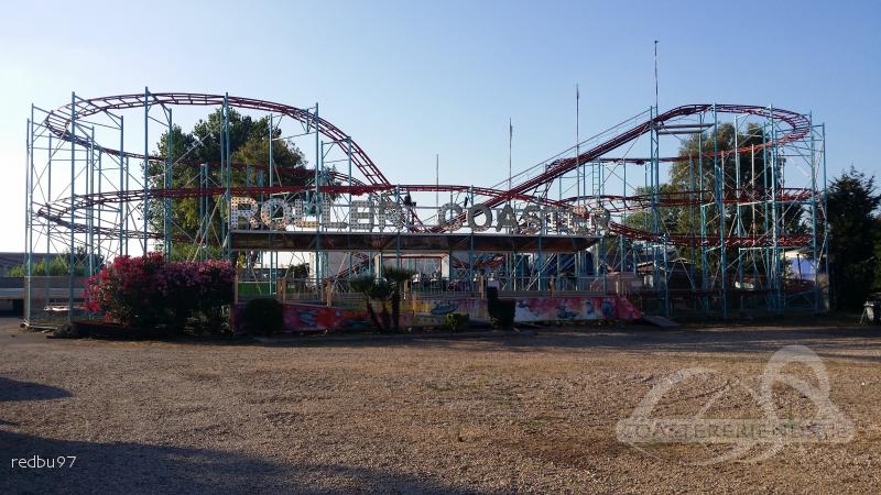 Roller Coaster im Park Fantasiland Impressionen