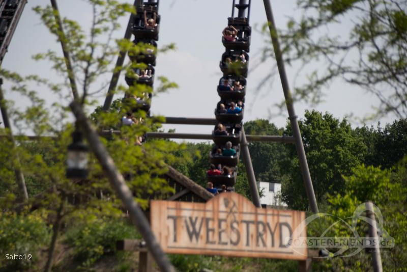 Tweestryd (Left Side) im Park Wildlands Adventure Zoo Emmen Impressionen