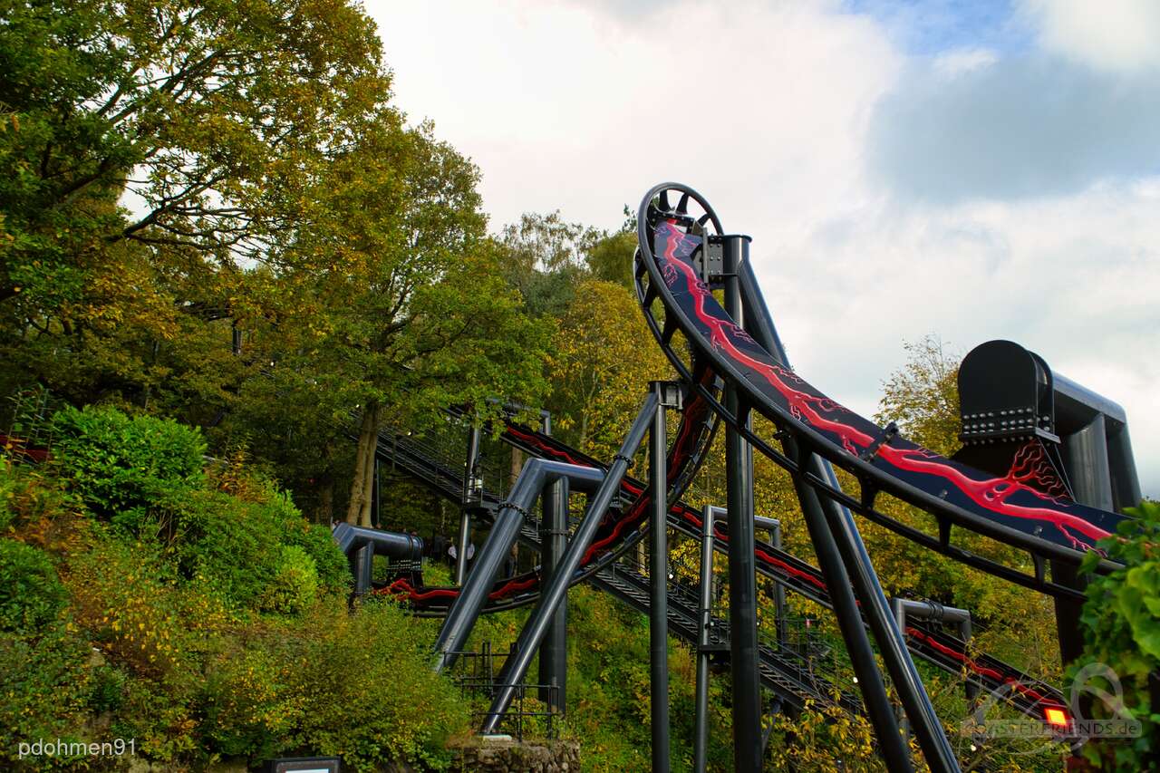Nemesis Reborn im Park Alton Towers Impressionen