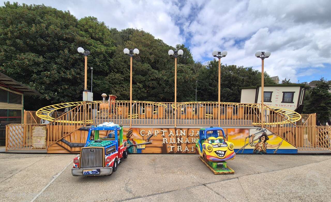 Captain Jacks Runaway Train im Park Pirates Cove Fun Park Impressionen